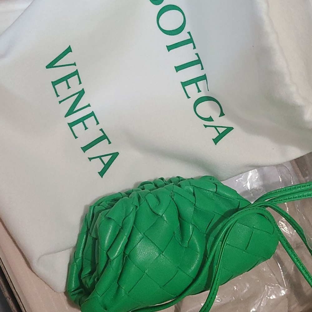 Bottega veneta the pouch micro intrecciato leather